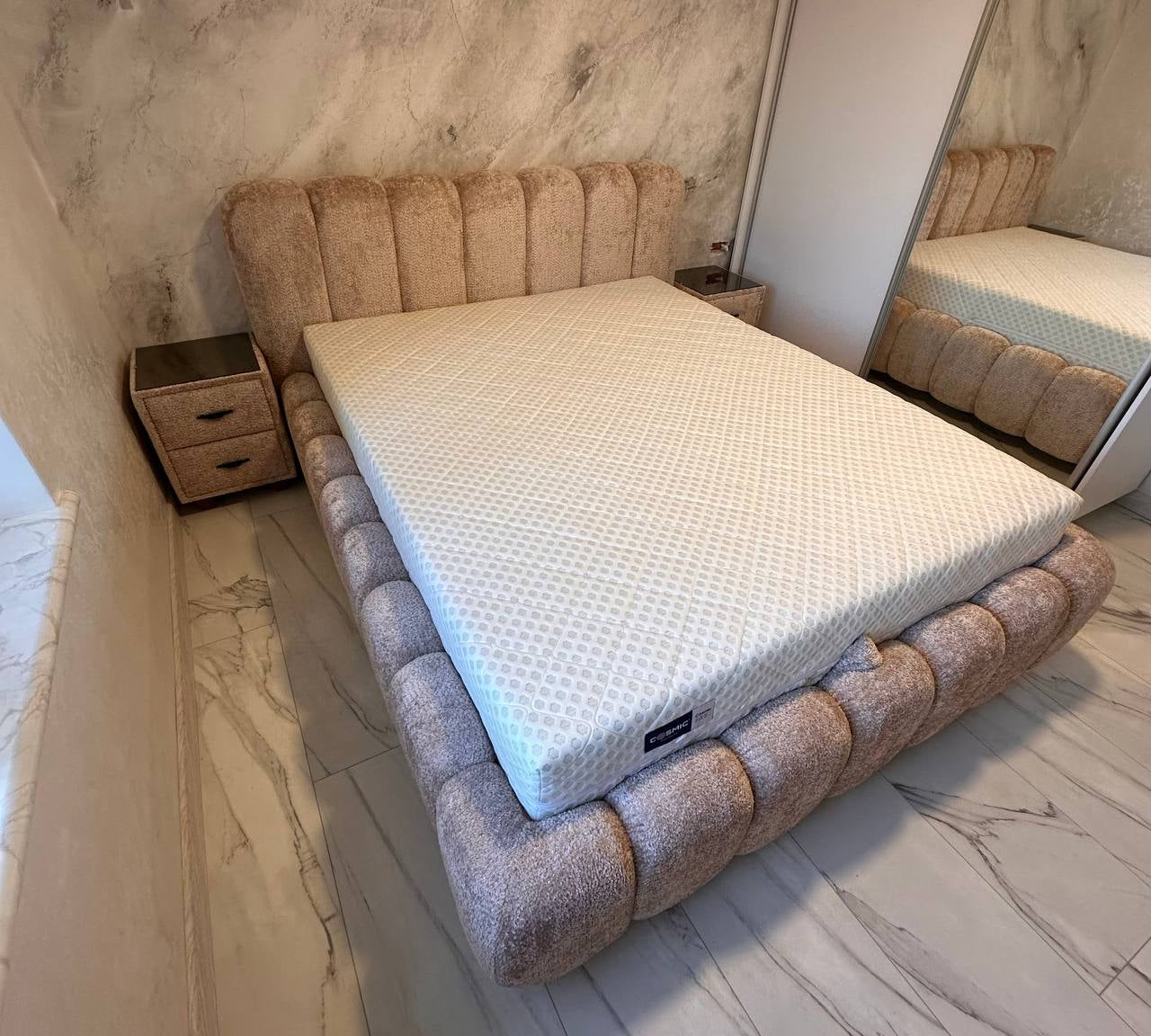 Pat Sienna - Bedding