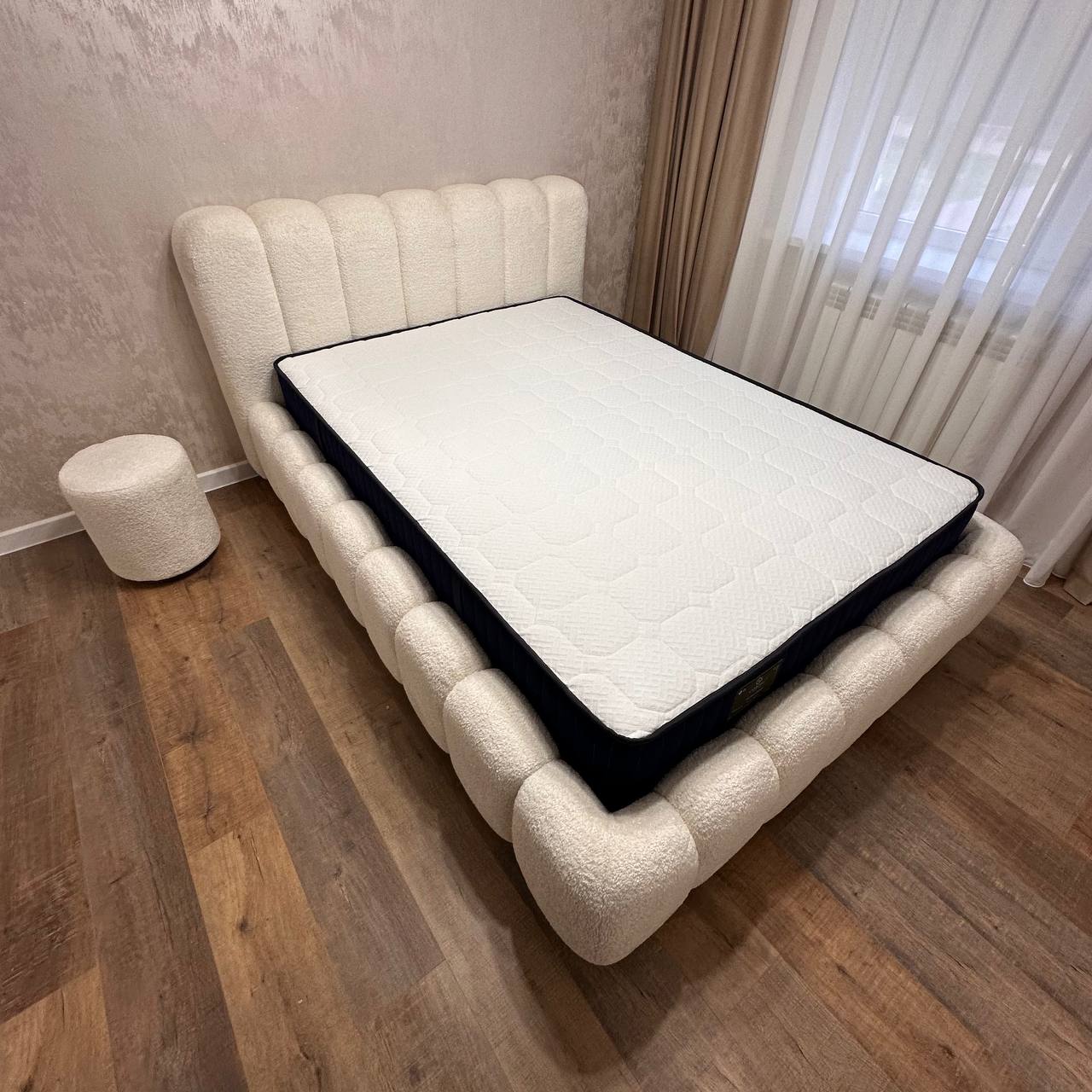 Pat Sienna - Bedding