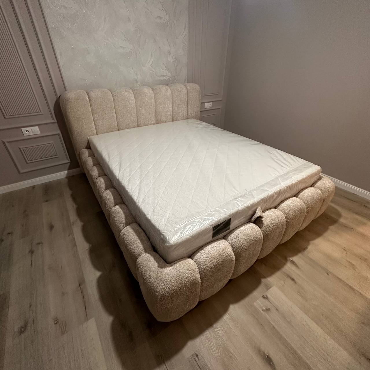 Pat Sienna - Bedding